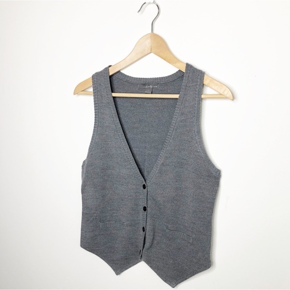 𝅺TWENTY One Gray knit button down vest. - Picture 5 of 8
